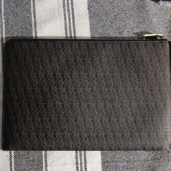Authentic Yves Saint Laurent Black Designer Clutch Bag - Picture 2 of 14